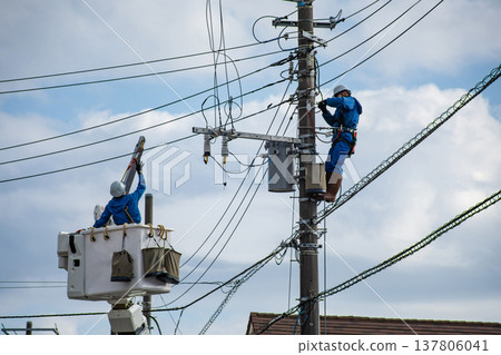 Worker doing electrical work on utility pole Worker doing electrical work on utility pole 137806041