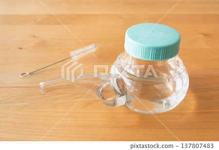 飲水杯和清潔刷 - 護理用品 飲水杯和清潔刷 - 護理用品 137807483