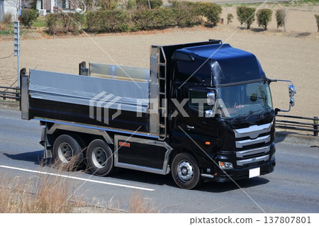 自卸車圖像 137807801