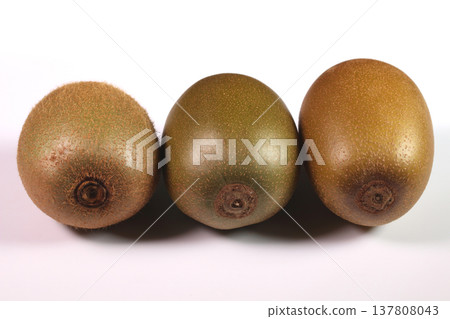 Three types of kiwifruit (from left to right: green, red, gold) Three types of kiwifruit (from left to right: green, red, gold) 137808043