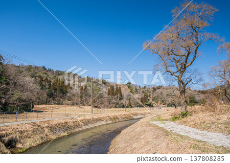 The clear stream of the Okawa River flowing through Lake Biwa, Nishi-Asai-cho, Nagahama City, Shiga Prefecture The clear stream of the Okawa River flowing through Lake Biwa, Nishi-Asai-cho, Nagahama City, Shiga Prefecture 137808285
