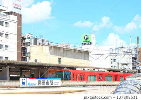 愛知縣豐田市名鐵豐田市站停靠的電車風景 愛知縣豐田市名鐵豐田市站停靠的電車風景 137808631