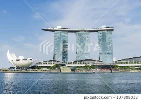 Building view of the Marina Bay Sands, is an integrated resort fronting Marina Bay in Singapore, including a hotel, exhibition centre, Shopping mall, museum, casino, etc. Building view of the Marina Bay Sands, is an integrated resort fronting Marina Bay in Singapore, including a hotel, exhibition centre, Shopping mall, museum, casino, etc. 137809018