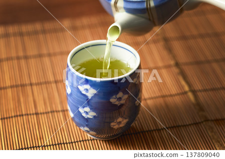 Green tea poured from teapot Green tea poured from teapot 137809040