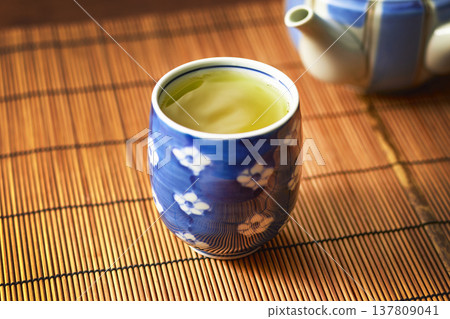 Teapot and green tea Teapot and green tea 137809041
