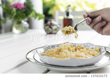 mac and cheese classic australian food on white table in australia restaurant mac and cheese classic australian food on white table in australia restaurant 137810173