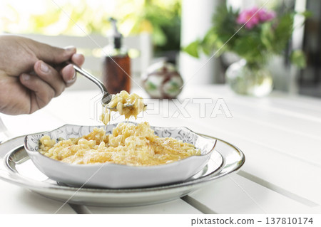 mac and cheese classic australian food on white table in australia restaurant mac and cheese classic australian food on white table in australia restaurant 137810174