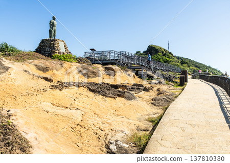 Beautiful view of the Yehliu Geopark. Yehliu is a cape located in Wanli, New Taipei City, Taiwan. 137810380