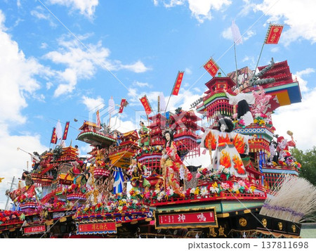 Hita City, Oita Prefecture: Beautiful floats and a blue sky Hita City, Oita Prefecture: Beautiful floats and a blue sky 137811698