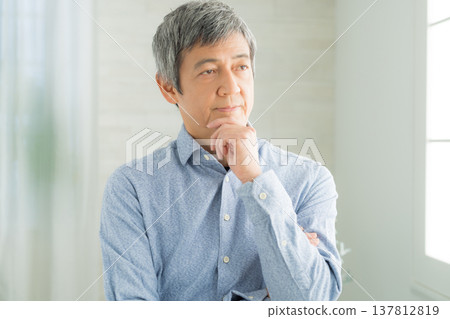 思考高級男性 思考高級男性 137812819
