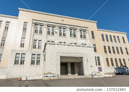 小樽市，北海道，小樽市政廳在陽光明媚的日子 137812965