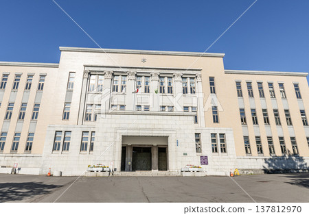 小樽市，北海道，小樽市政廳在陽光明媚的日子 137812970