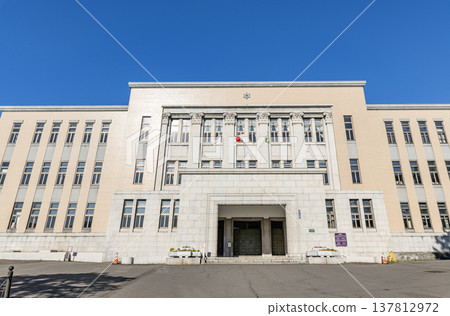小樽市，北海道，小樽市政廳在陽光明媚的日子 137812972