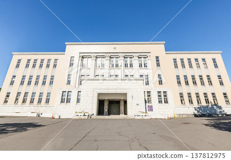 小樽市，北海道，小樽市政廳在陽光明媚的日子 137812975