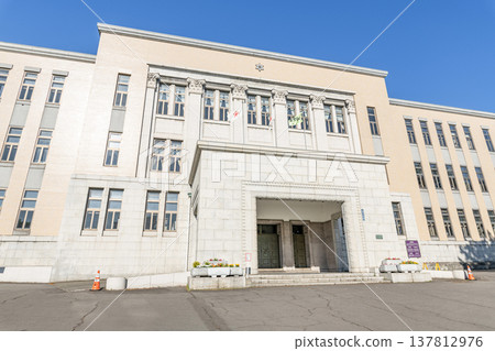 小樽市，北海道，小樽市政廳在陽光明媚的日子 137812976