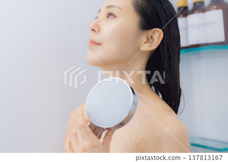 女人洗澡 女人洗澡 137813167