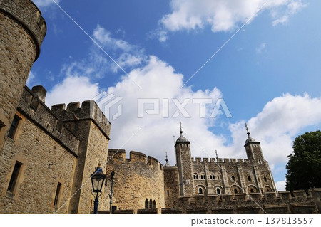 溫莎城堡，英國王室的象徵，在藍天的襯托下格外醒目。 137813557