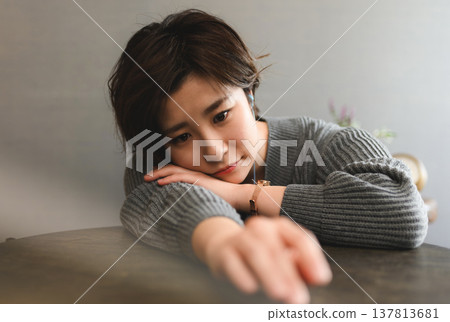 Woman with elbows at the table Woman with elbows at the table 137813681