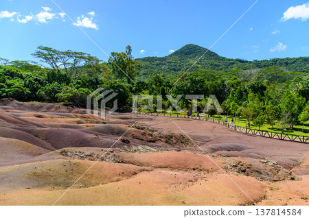 毛里求斯彩虹般絢麗的景色 137814584