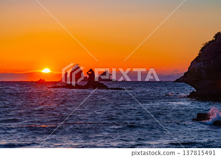 (Shizuoka Prefecture) Sunset at Nishi Izu and Otako Coast 137815491