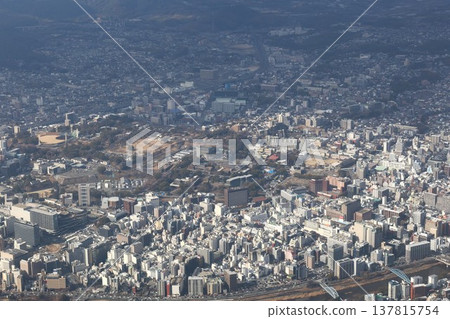 從空中俯瞰熊本市中心和熊本城 137815754