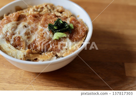 Pork cutlet rice bowl with slightly hardened egg Pork cutlet rice bowl with slightly hardened egg 137817303