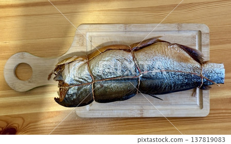 Cold hot smoked mackerel, beautifully laid out on a wooden chopping board, is ready for cooking and serving and is perfect for culinary themes. 137819083