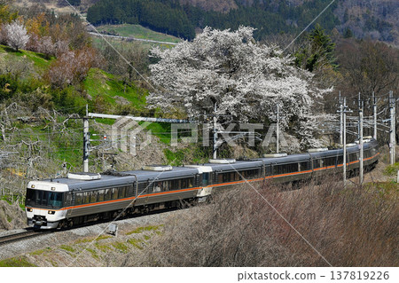 JR 373系特急「信濃號」 JR 373系特急「信濃號」 137819226
