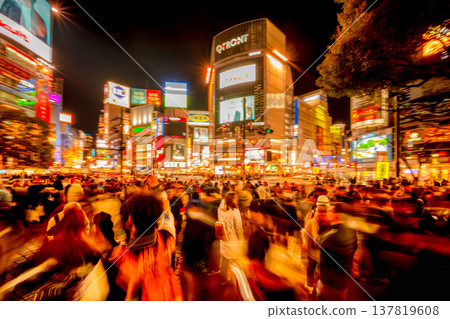Shibuya Scramble Crossing is extremely crowded. Shibuya Scramble Crossing is extremely crowded. 137819608