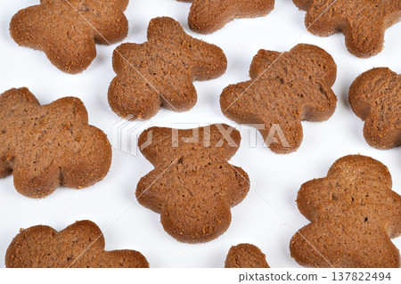 Gingerbread cookies display. Pattern of gingerbread cookies with textured crumb and crisp edges. Bright studio shot showcasing clovershaped spiced cookies dusted with fine sugar Gingerbread cookies display. Pattern of gingerbread cookies with textured crumb and crisp edges. Bright studio shot showcasing clovershaped spiced cookies dusted with fine sugar 137822494
