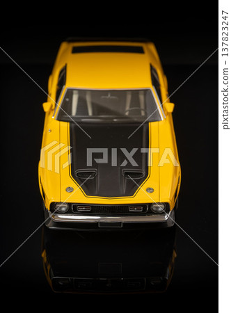 黃色迷你車 黃色迷你車 137823247