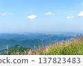The view from the summit of Mt. Bōnoori (Bōnomine): the Kanto Plain stretching out below, and pampas grass swaying in the autumn breeze. 137823483