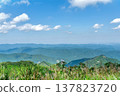 A spectacular view from the summit of Mt. Bōnoori (Bōnomine), with the mountain range of Okumusashi stretching out and the clear blue autumn sky. 137823720