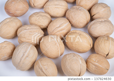 Highlighting biodegradable walnut shells for sustainable packaging concepts. Showcasing natural walnut shells as eco materials for environmentally friendly packaging solutions 137824630