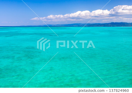 Nakijin Village, Kunigami District, Okinawa Prefecture/Nago City, Kouri Blue Sea seen from Kouri Ohashi Bridge, which connects Okinawa Main Island and Kouri Island 137824960