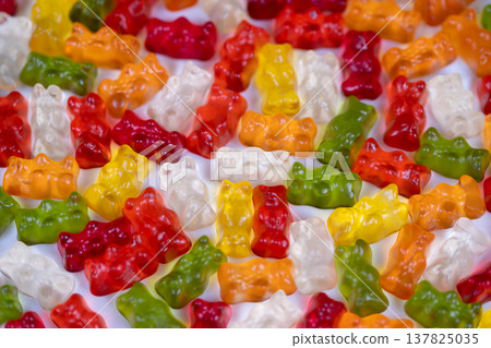 Vivid candy pattern. Rhythmic colorful gummy bear layout for artistic backgrounds. Modern vibrant gummy bear design with symmetrical pattern for textiles and digital media 137825035