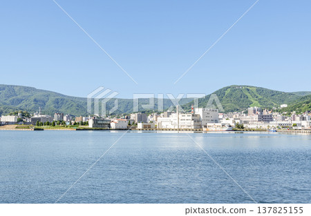 北海道小樽市:小樽天狗山,小樽的象徵,以及小樽的城市景觀。 北海道小樽市:小樽天狗山,小樽的象徵,以及小樽的城市景觀。 137825155