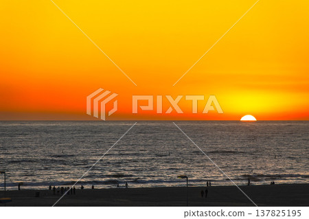 洛杉磯聖莫尼卡海灘的日落 洛杉磯聖莫尼卡海灘的日落 137825195