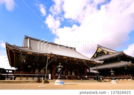 Kyoto Prefecture, Higashi Honganji Temple, Amida Hall & Goei Hall (Important Cultural Property), Tokoha-cho, Shimogyo Ward, Kyoto City, February 2022 Kyoto Prefecture, Higashi Honganji Temple, Amida Hall & Goei Hall (Important Cultural Property), Tokoha-cho, Shimogyo Ward, Kyoto City, February 2022 137826925