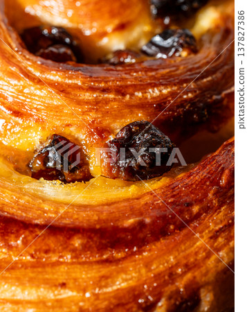 美味的葡萄乾麵包 137827386