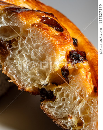 美味的葡萄乾麵包 137827389
