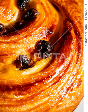 美味的葡萄乾麵包 137827391