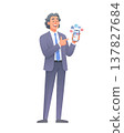 與智能手機的一個商人 137827684