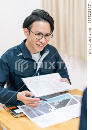 房屋檢查和維修方案。召開會議討論屋頂和外牆維修事宜。 137828167