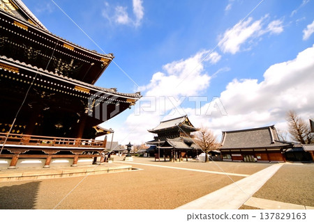 Higashi Honganji Temple, Goei-do Hall and Goei-do Gate (Important Cultural Property), Tokoha-cho, Shimogyo Ward, Kyoto City, February 2022 Higashi Honganji Temple, Goei-do Hall and Goei-do Gate (Important Cultural Property), Tokoha-cho, Shimogyo Ward, Kyoto City, February 2022 137829163