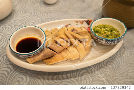 粵式白切雞(薑蔥醬) 粵式白切雞(薑蔥醬) 137829342