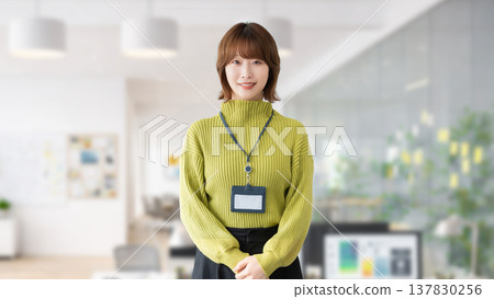 微笑的女人/女商人 微笑的女人/女商人 137830256