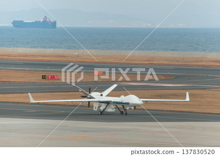 冬日白晝的天空和北九州機場 冬日白晝的天空和北九州機場 137830520