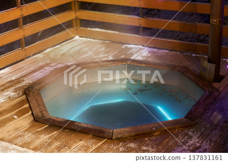 Vibrant metropolis offering tranquil water shows and relaxation 137831161