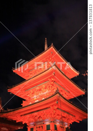 京都，二年坂，三年坂，清水寺夜櫻景色 137831813